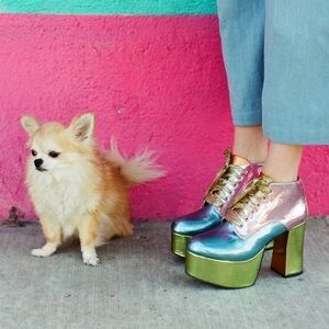 •SUGAR BABY• Dolls Kill Playhouse Platform Heeled Bootie in Metallic‎ Pastel 6M